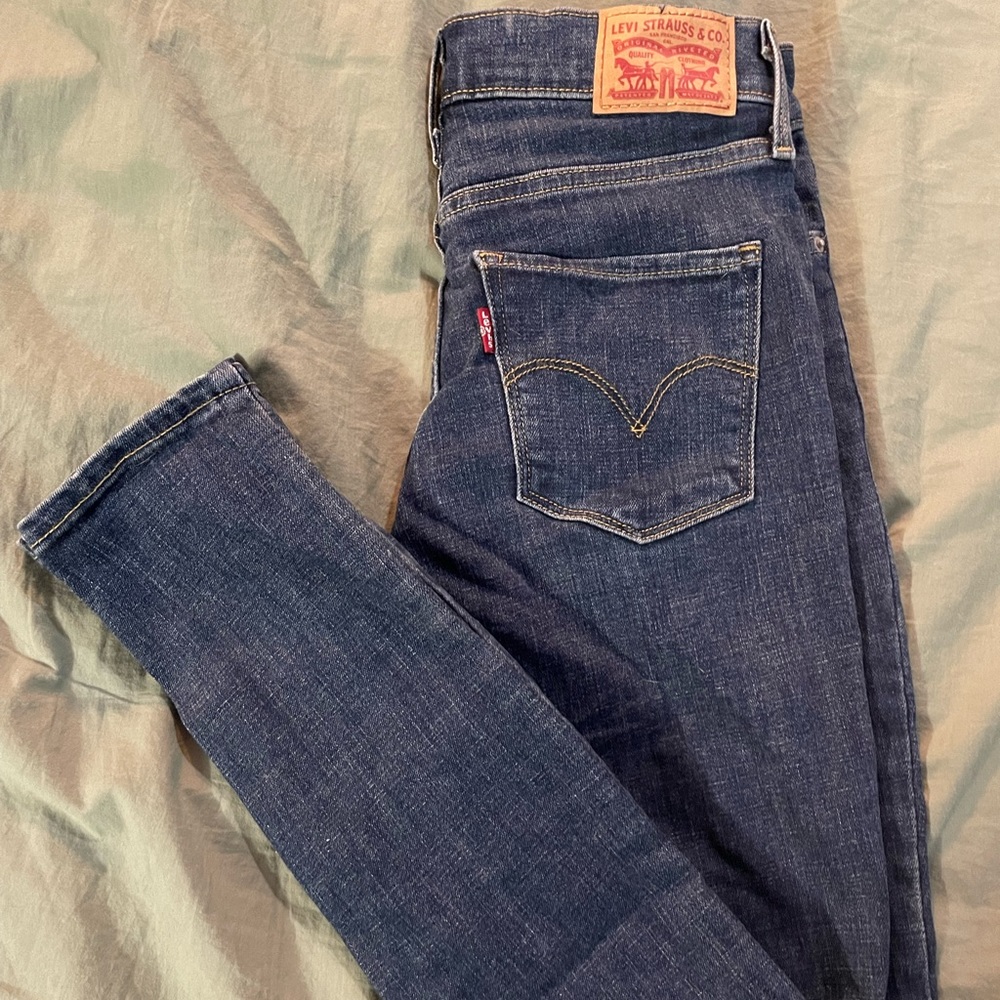 Levi's Women's Skinny Jeans in Dark Blue Denim